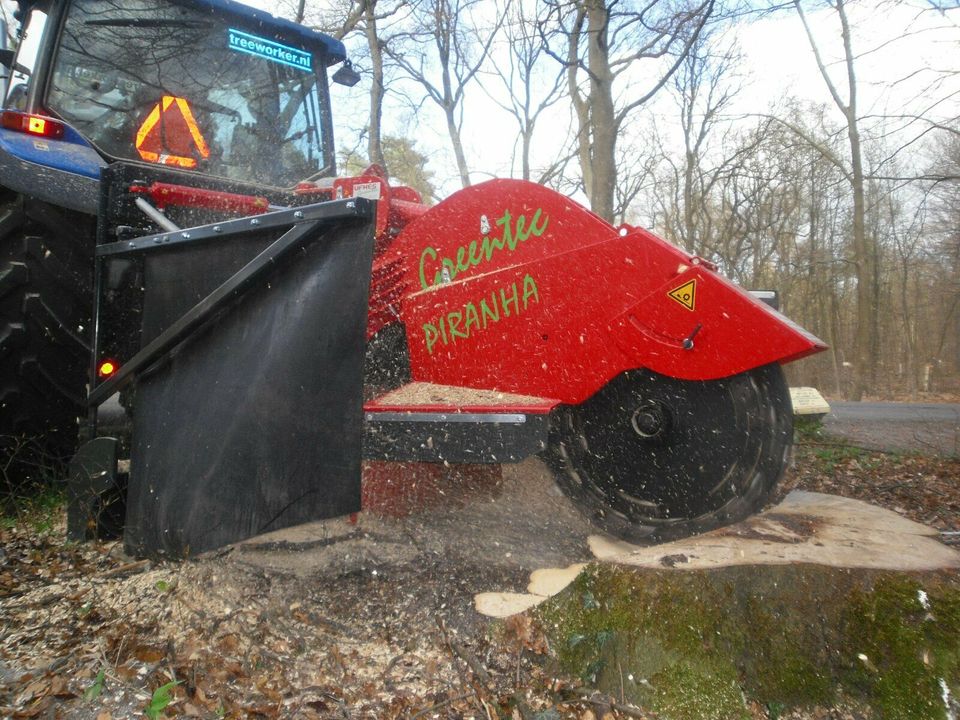 Ufkes Greentec Piranha Antrieb bis 200 PS Stubbenfräse Dreipunkt in Sundern (Sauerland)