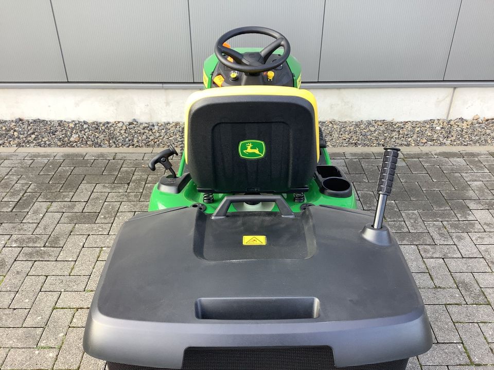 John Deere X147R Rasentraktor in Greven