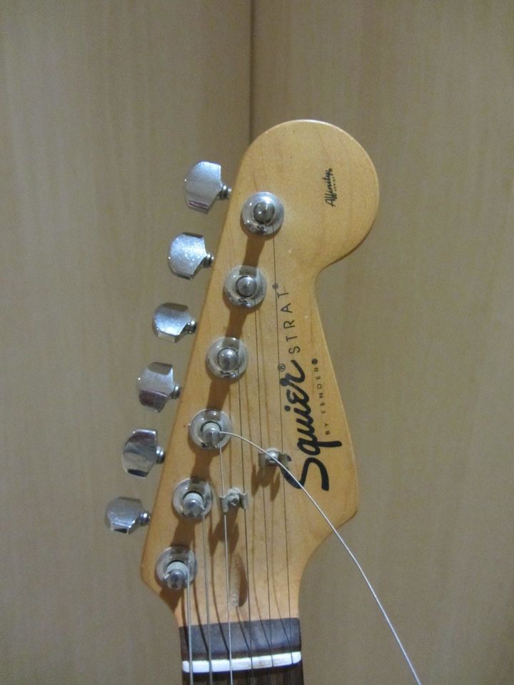 Gitarre Squier by Fender E-Gitarre Made in China 8 Loch PG in Regensburg