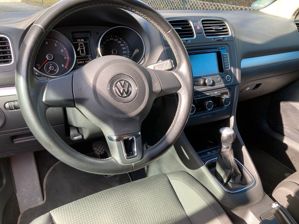 VW Golf VI, Volkswagen Golf 6 Klima, Navi, Sitzhzg, Tempomat.. in Springe