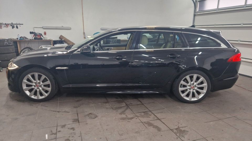 Jaguar XF Sportbrake 2.2 Diesel Xenon Navi Kamera Pano in Fuldatal