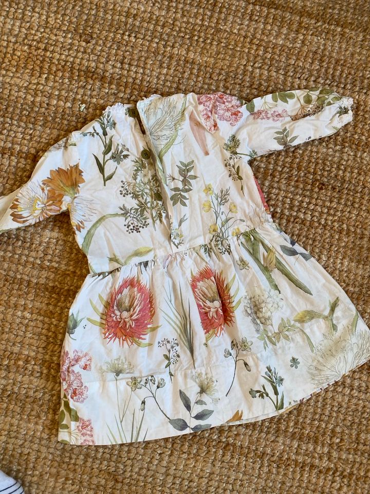 Kleid gr. 104 Zara geblümt Sommer florales Muster in Kirchseeon