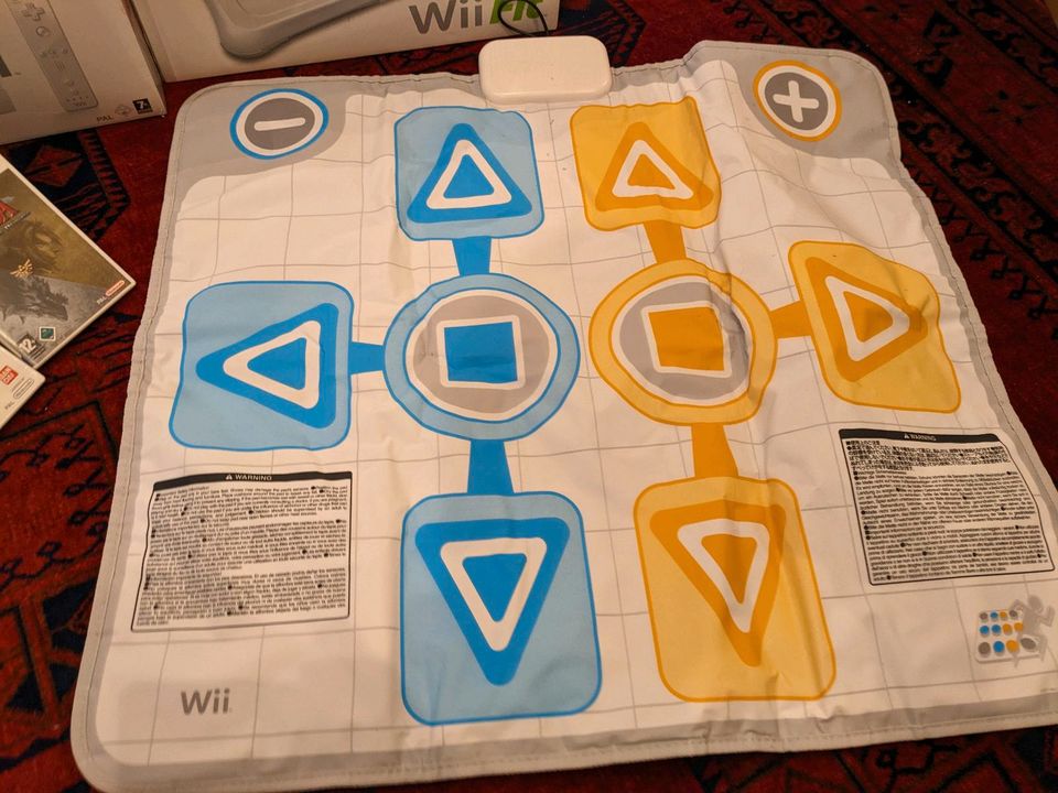 Wii mit Spielen und Zubehör in Maintal
