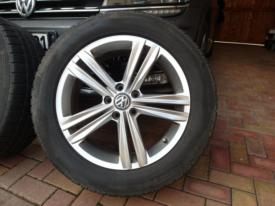 VW Tiguan 4 Alufelgen mit Pirelli Winter Reifen 235/55-R18 104H in Bingen