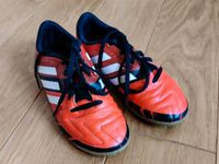 Schuhe Hallenschuhe Sportschuhe Adidas 32 Mecklenburg-Vorpommern - Stralsund Vorschau