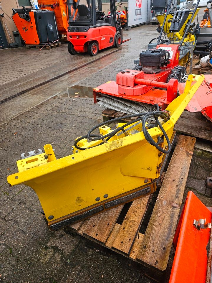 Kärcher MC50 Saug Kehrmaschine und Winterdienst in Stuttgart