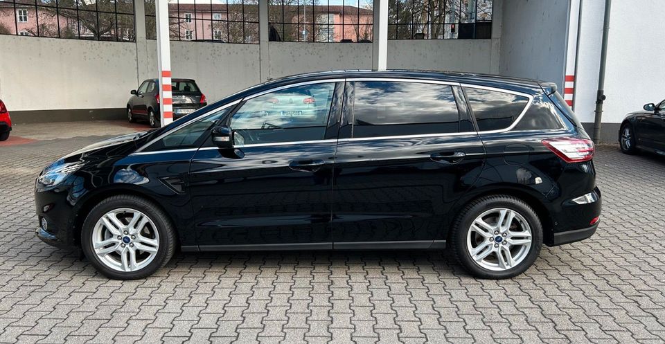 Ford S-MAX Titanium NAVI/XENON/SHZ/7SITZER in Heilbronn