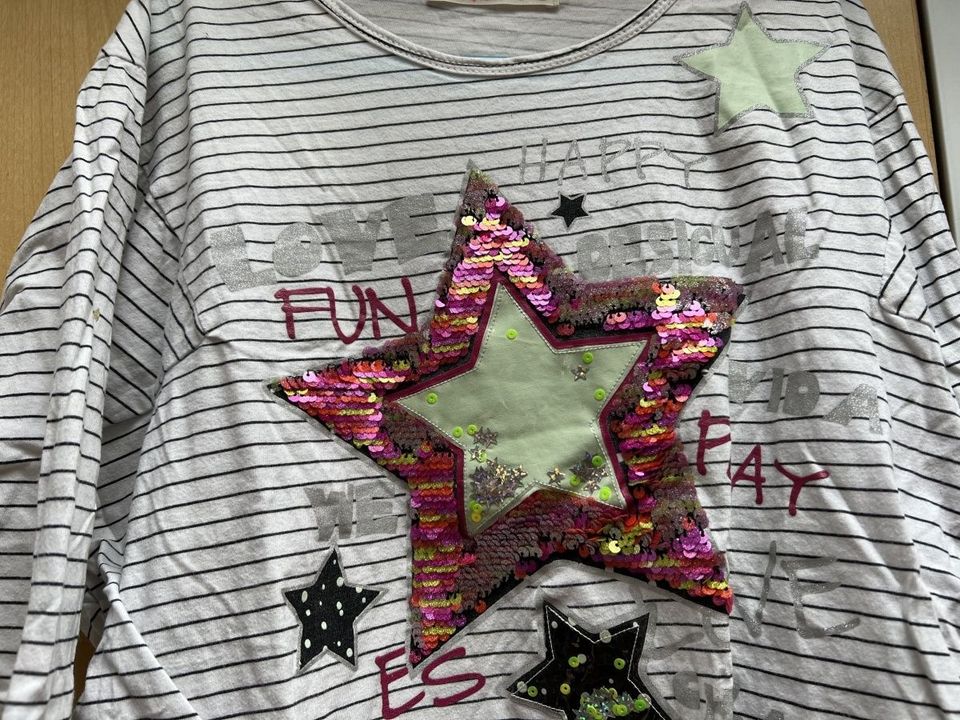 Shirt von Desigual mit Wendepailletten Größe 11/12 bzw. 146/152 in Hannover