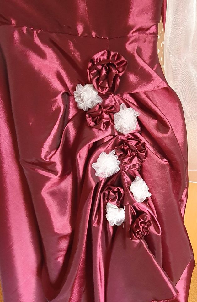 Mela Fashion - tolles bordeaux-pinkes Rüschenkleid mit Reifrock in Holle