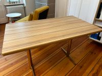 Tisch in Holzoptik mit goldenen Füßen, 1,30 x 0,75 x 0,75 Berlin - Friedenau Vorschau