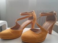 Riemchen Pumps High Heels Senfgelb Größe 38 von Anna Field Nordrhein-Westfalen - Velbert Vorschau