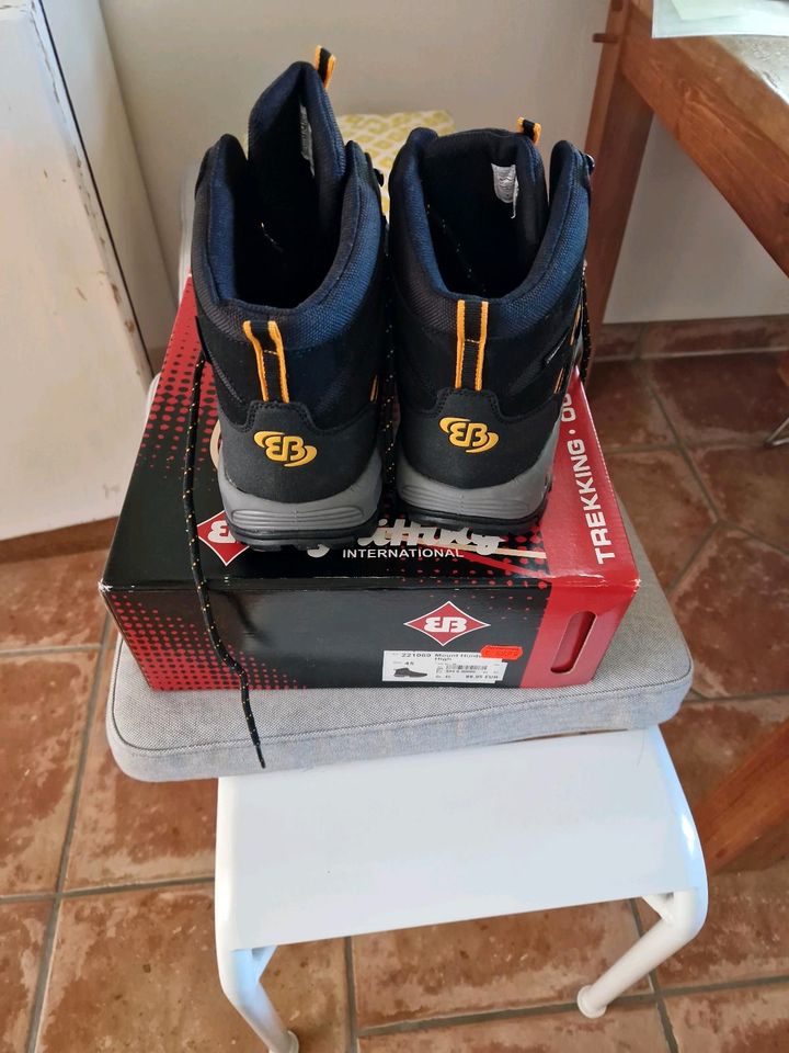 NEU Wander-/ Outdoorstiefel von Brütting  Gr. 45 in Stahnsdorf