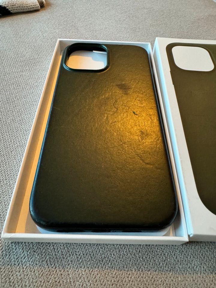 Apple Leder Mag Safe Cover Green IPhone 13 Pro Max in Ludwigsburg