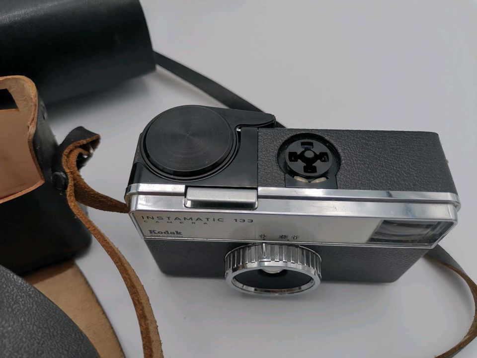 Set aus 3 Kameras Kodak Instamatic 133 (zwei davon mit Leder Etui in Nürnberg (Mittelfr)