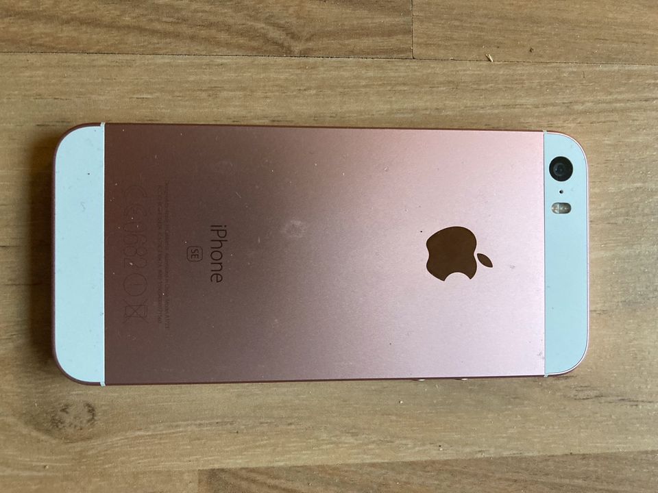 iPhone SE 1. Generation 32GB Rosé Gold in Lübeck
