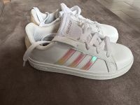 Adidas Schuhe 32 Neu Niedersachsen - Oldenburg Vorschau