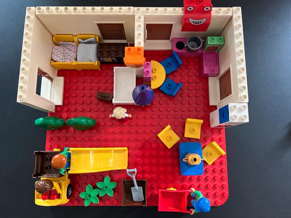 Lego Duplo Haus, Auto, Familie, Spielplatz, Küche, Schlafzimmer, in Darmstadt