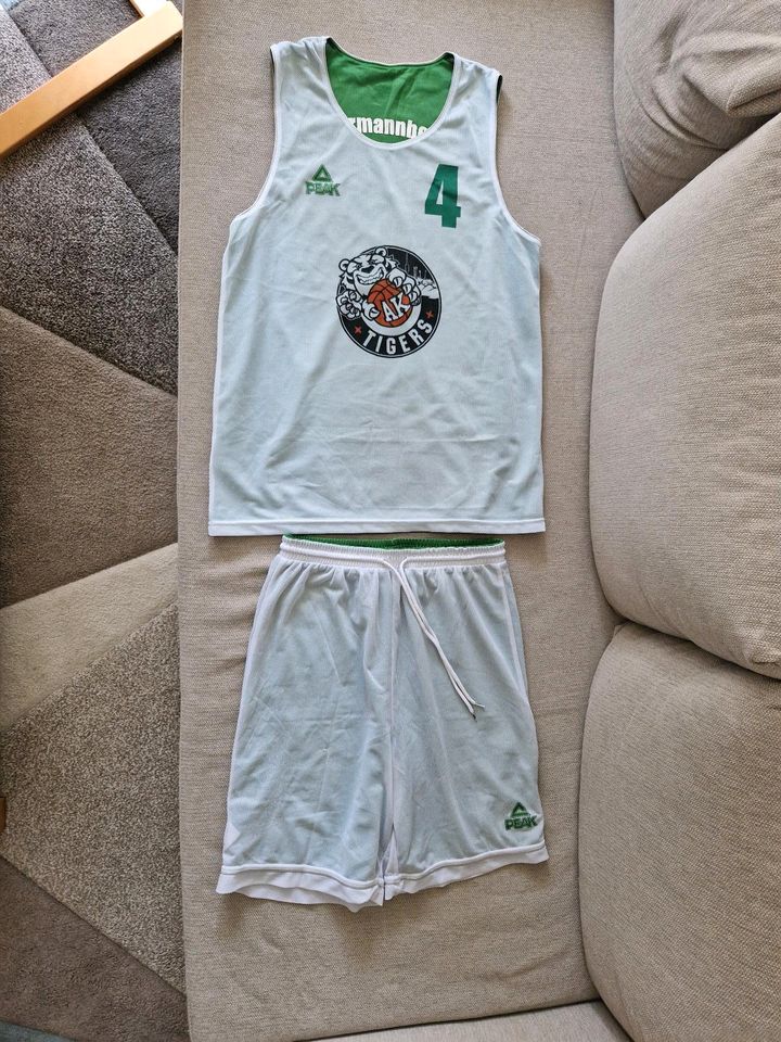 Basketballtrikot und Shorts Ackermann Tigers in München