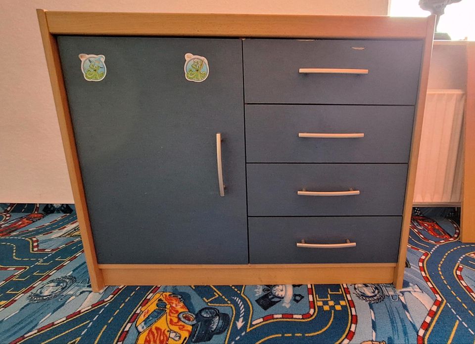 Kinderzimmer komplett Kleiderschrank Schrank Regal Kommode in Südbrookmerland