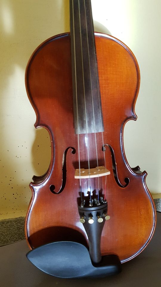 Violine, Geige 4/4 mit Bogen. älter als 20 Jahre. Einwandrfei in Frankfurt am Main