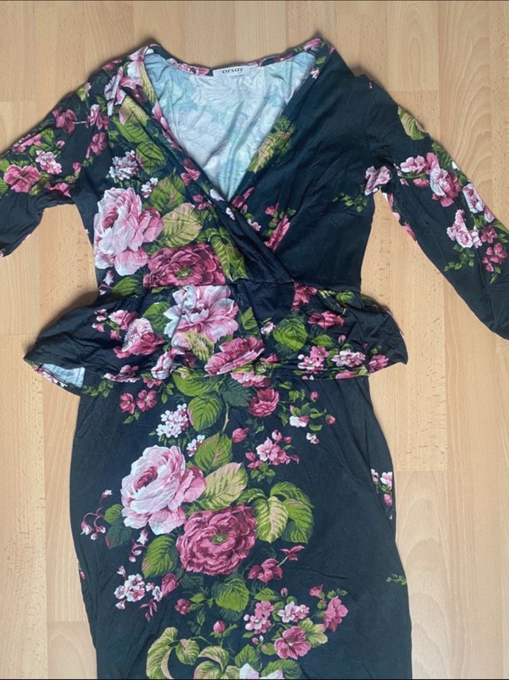 Blumen Kleid| Orsay | M|  schwarz | in Willstätt
