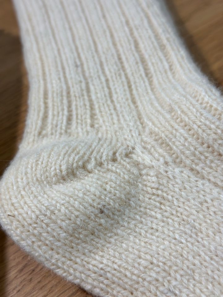 Stricksocken zu 100% aus Deichschafwolle aus Schleswig-Holstein Wollsocken Socken reine Schurwolle Schurwolle Strümpfe Wollstrümpfe Wollstrumpf Wollsocken Kinder naturfaser in Meggerdorf