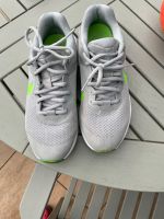 Graue Nike Sportschuhe in Größe 38 Niedersachsen - Geestland Vorschau