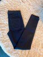 HUGO 26/32 Jeans darkblue Dunkelblau Jeans absolut neuwertig München - Maxvorstadt Vorschau