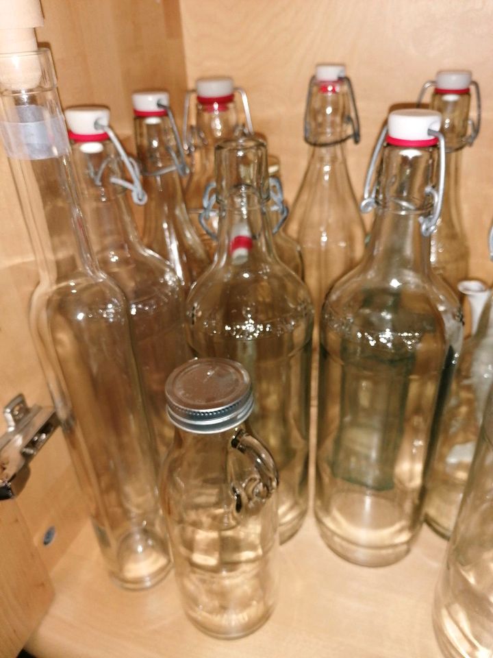 8 Bügelflaschen Glas günstig abzugeben Stück 3 Euro in Augsburg