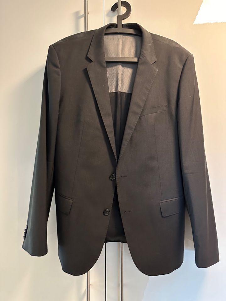 Hugo Boss Jacket - Größe 54 in Esslingen