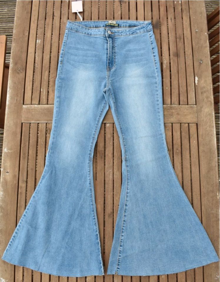 Neu mit Etikett: Flared High Waist Jeans Schlaghose Damen in Bayern -  Langquaid | eBay Kleinanzeigen ist jetzt Kleinanzeigen