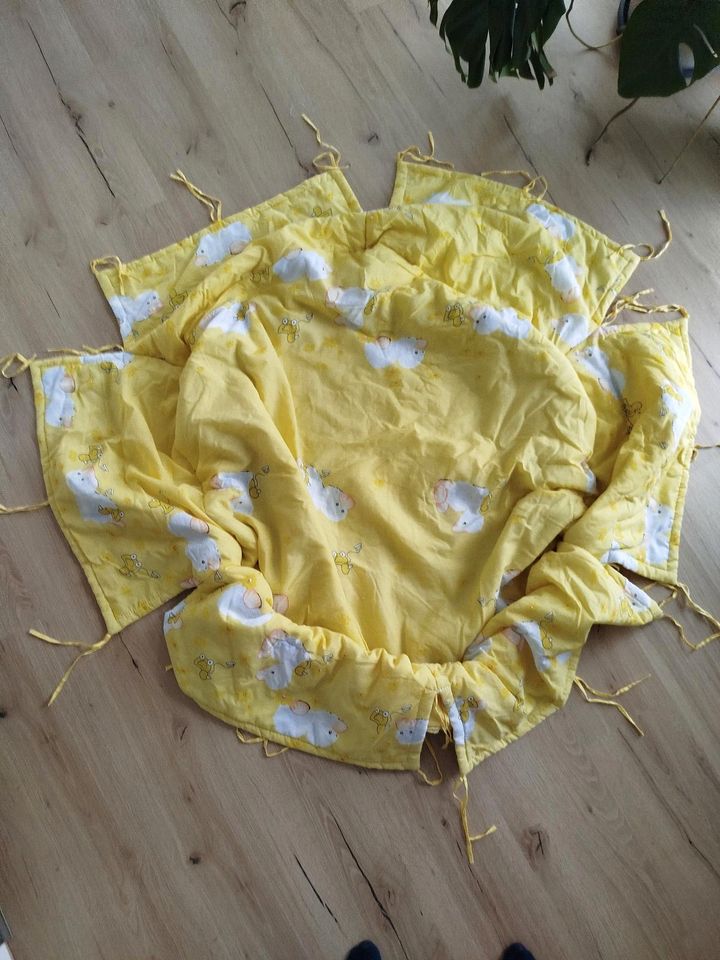 Baby Laufstall höhenverstellbar gelb in Niederwinkling