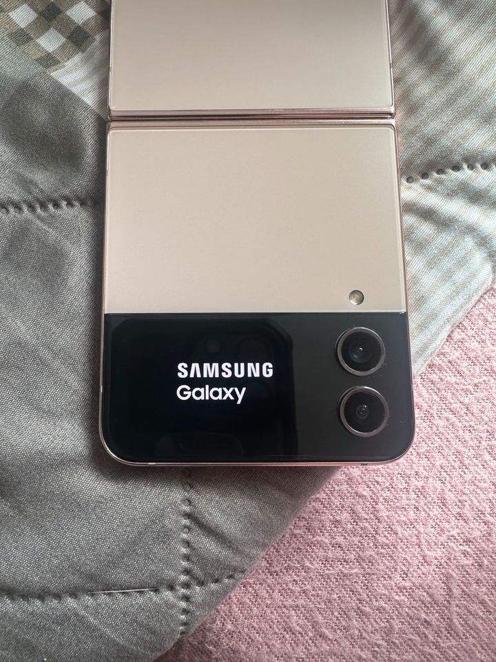 Samsung Galaxy Z Flip 4 in Gerbstedt