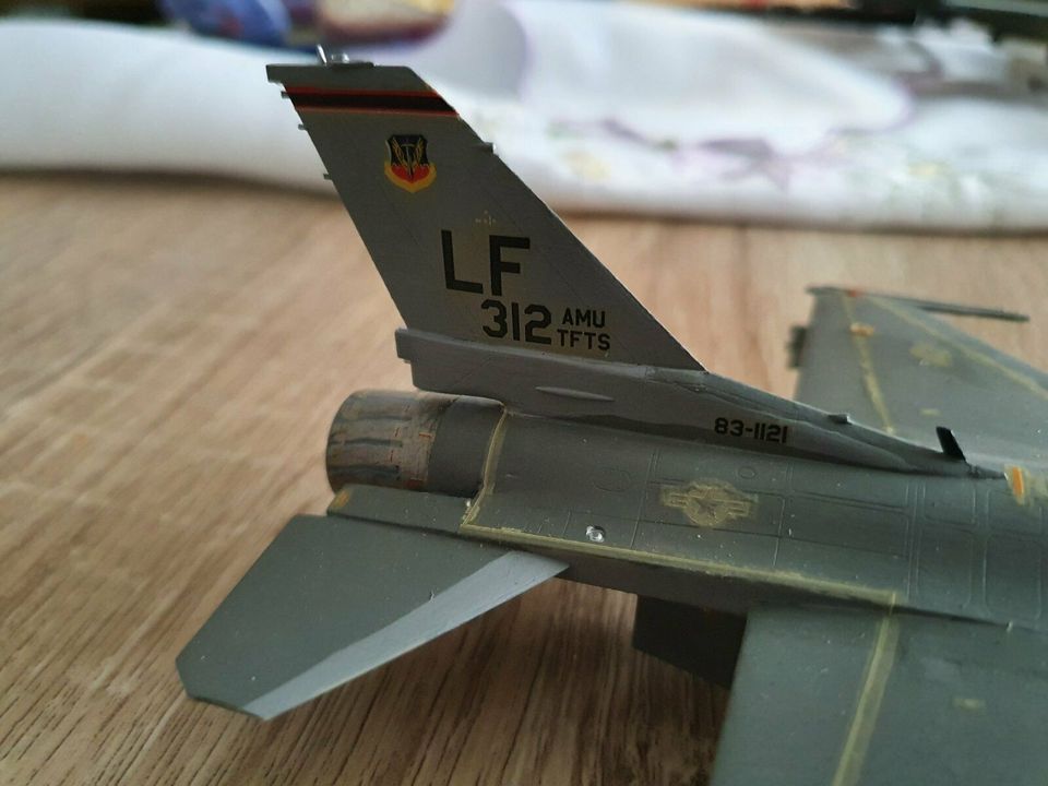 Modellflugzeug F-16C No 1 Militärflieger in Halle