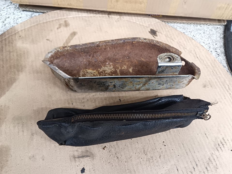 BSA A65 A50 Tool Box 68-9131 + Werkzeugtasche 68-9134 Original in Sassenburg