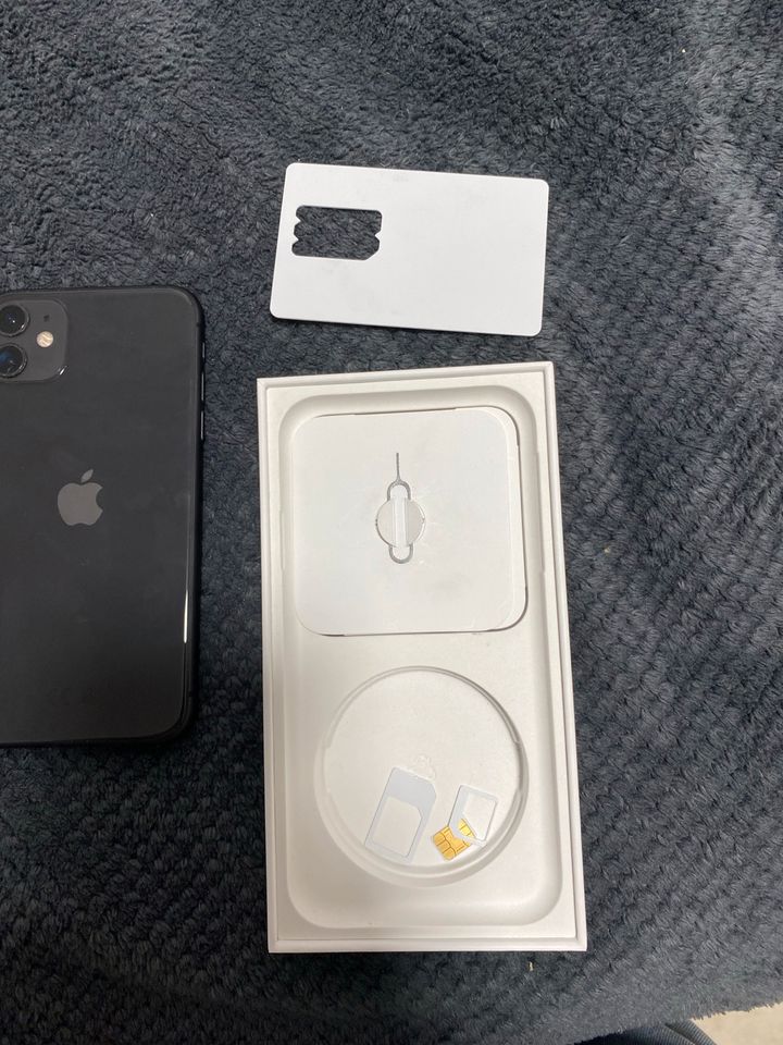 iPhone 11 Schwarz *128GB* in Köln