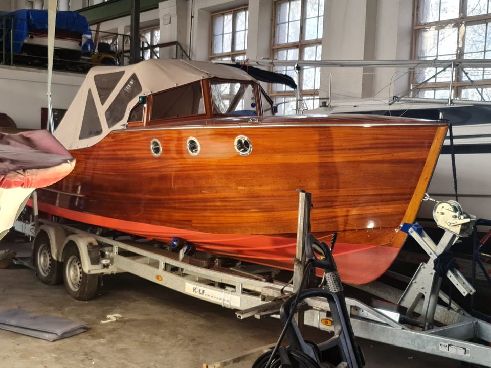 Holz Motorboot.De baron. in Stuttgart