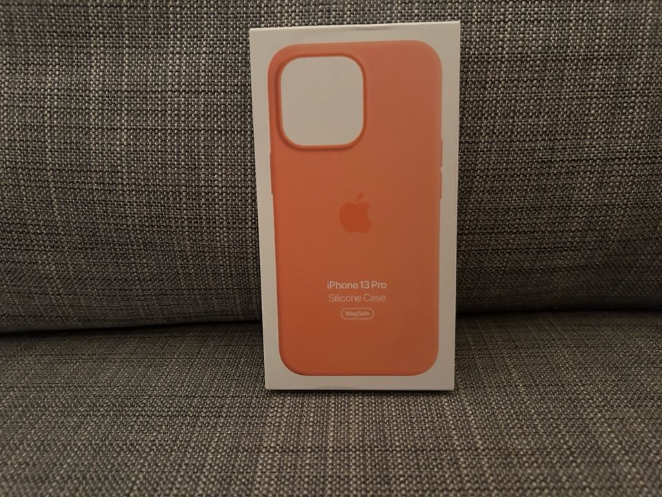 iPhone 13 Pro Marigold Case, mit Verpackung in München