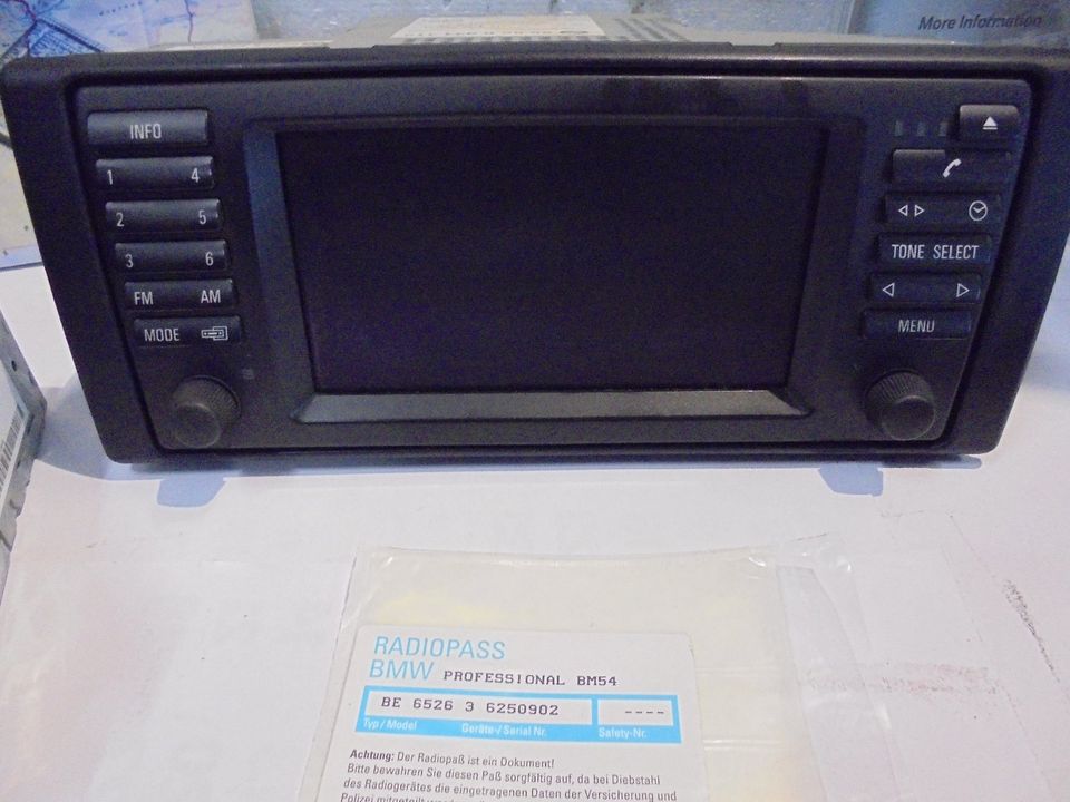 BMW Radio Navigationssystem mit Bedienanl Navi CD , Verstärker ec in Harrislee