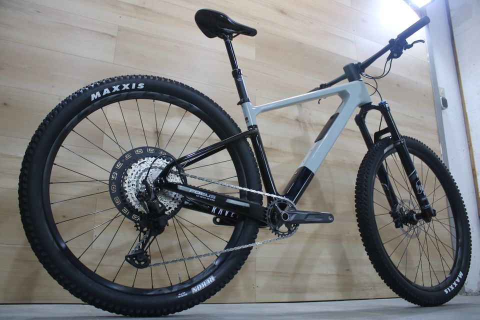 Hardtail Carbon Focus Raven 8.8 / Gr. S + M + L + XL  / NEU SALE in Hausen Oberfr.