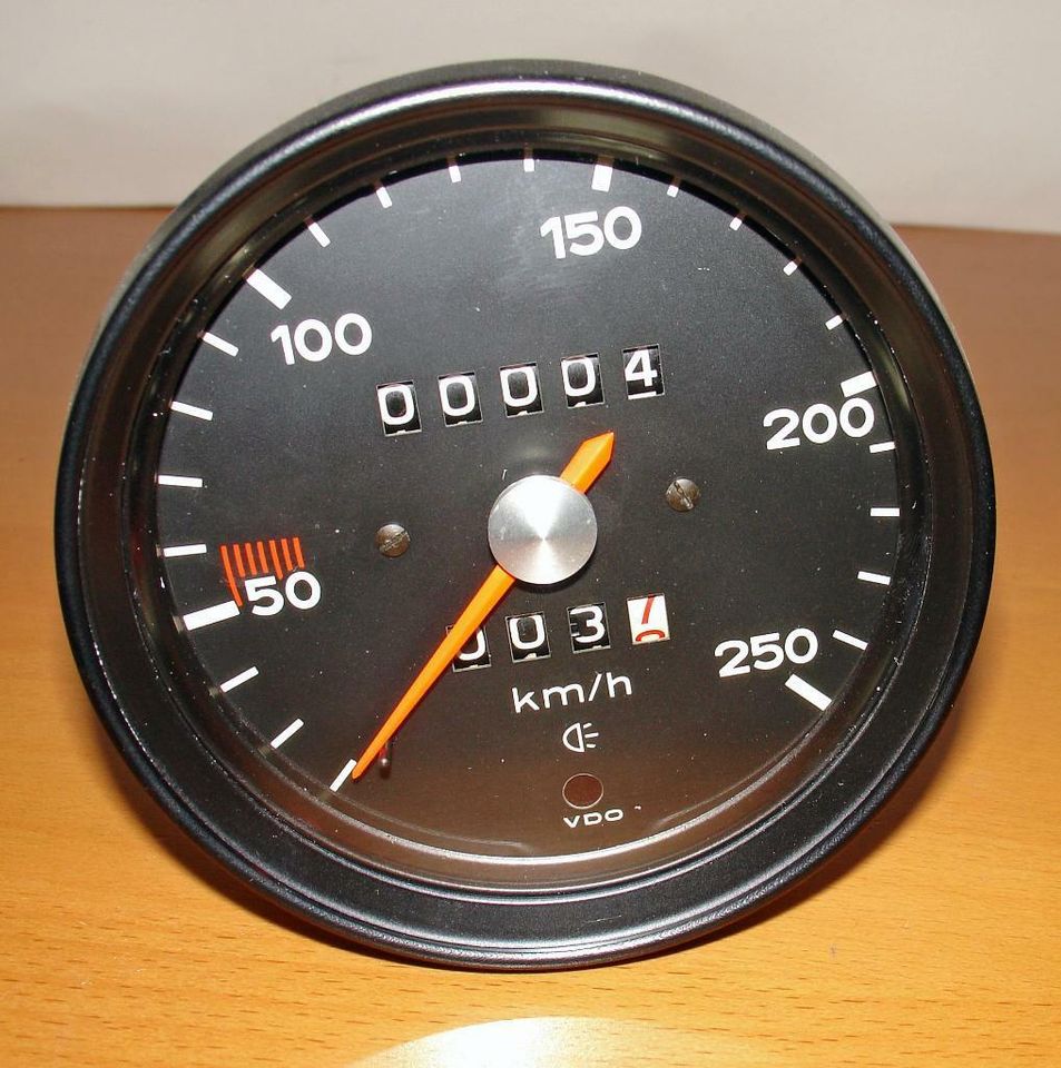 Porsche 911 Tachometer 250 km/h VDO - überholt - im Tausch,Bj.70 in Winnenden