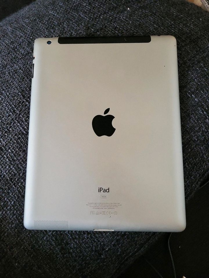 iPad 16 GB mit Zubehör in Wülfrath