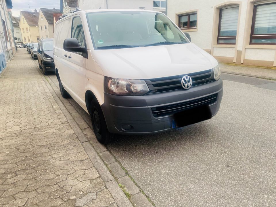 T5 Transporter / Volkswagen / Camper / kurzer Radstand in Nauheim