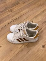 Sehr gepflegte Adidas Sneaker/Turnschuhe, Gr.37 1/3 weiß gold Hessen - Ahnatal Vorschau