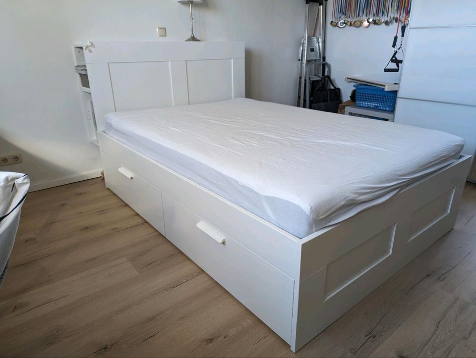 IKEA Brimnes Bett 140x200 inkl. Kopfteil + Lattenrost + Matratze in Neukloster