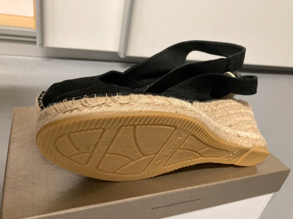 Vidorreta Pumps Keilabsatz schwarz Größe 40 - neu in Friedrichshafen