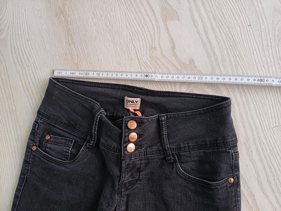 Coole Jeans gr. 164 170 S w29/L34 in Frankfurt am Main