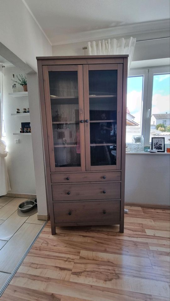 Hemnes Vitrine grau braun in Bellheim