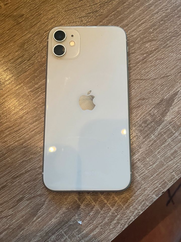 iPhone 11 weiß top Zustand in Moormerland