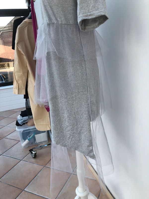Neu & ungetragen | Jerseykleid mit Meshdetails lang grau Gr. M-L in Hamburg